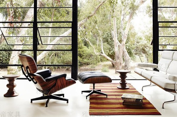 酸枝木貼皮的<a href='http://www.yunguzhai.cn/Products/EamesLoungeChair.html' class='keys' title='點擊查看關(guān)于伊姆斯休閑椅的相關(guān)信息' target='_blank'>伊姆斯休閑椅</a>（Palisander Eames Lounge Chair）